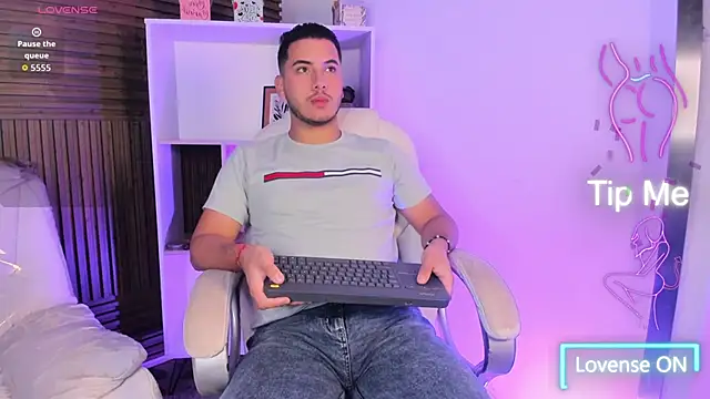 Axel grey  online show from 18, 11, 2025