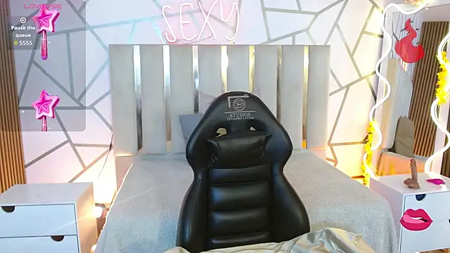 CYRUS TAY online show from 18, 12, 2025