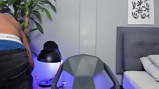 Tylerffoxx online show from 10, 4, 2026