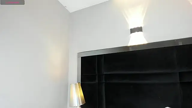 CarolineLee  online show from 7, 2, 2026