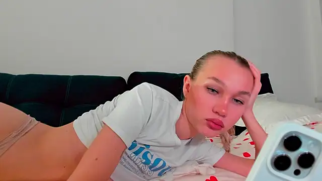 Snapshot of cuteleraay chatting on 21, 11, 2025 cuteleraay online show from 21, 11, 2025