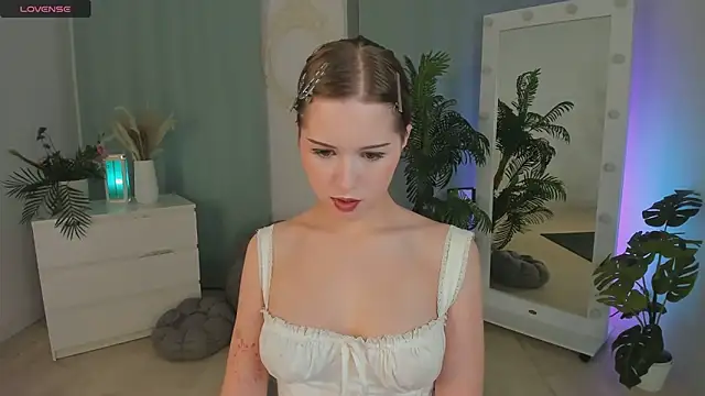 Snapshot of JanetMoor chatting on 28, 11, 2025 JanetMoor online show from 28, 11, 2025