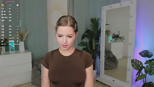 Snapshot of JanetMoor chatting on 5, 12, 2025 JanetMoor online show from 5, 12, 2025