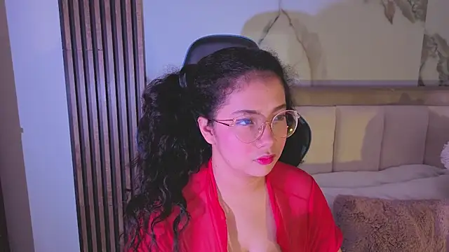 Snapshot of LunaRosse_ chatting on 7, 10, 2025 LunaRosse online show from 7, 10, 2025