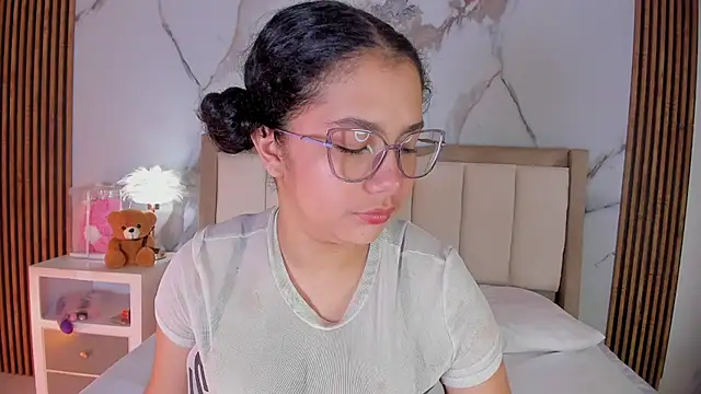 Snapshot of LunaRosse_ chatting on 19, 6, 2026 LunaRosse online show from 19, 6, 2026