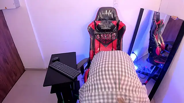 Snapshot of juanmechanic_ chatting on 6, 11, 2025 juanmechanic online show from 6, 11, 2025