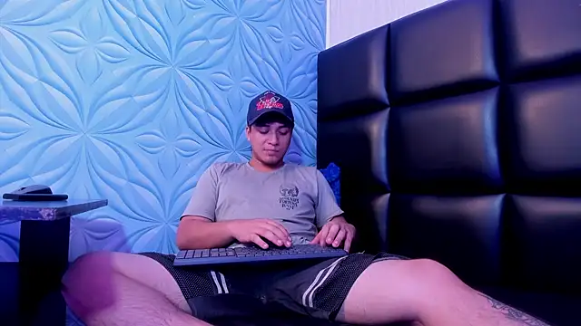 Snapshot of juanmechanic_ chatting on 14, 12, 2025 juanmechanic online show from 14, 12, 2025