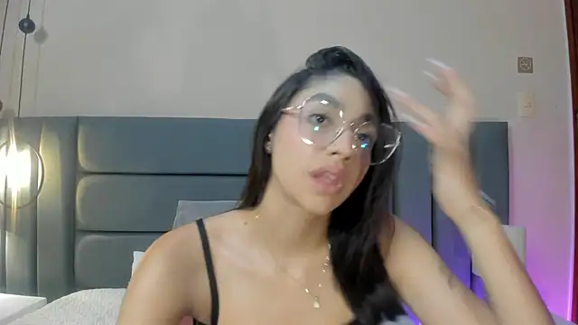 IvyJhons online show from 4, 10, 2025