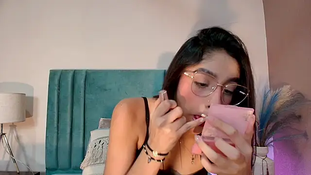 IvyJhons online show from 5, 11, 2025