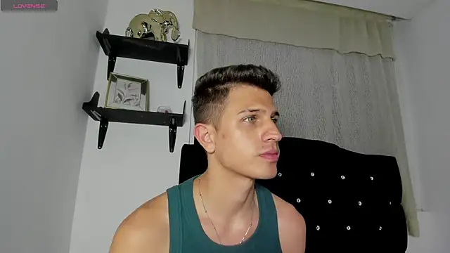 Snapshot of kevin_ahss chatting on 26, 4, 2026 kevin ahss online show from 26, 4, 2026