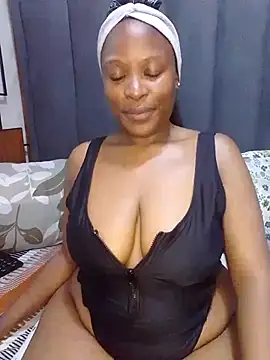 MrsMxx25 online show from 7, 10, 2025