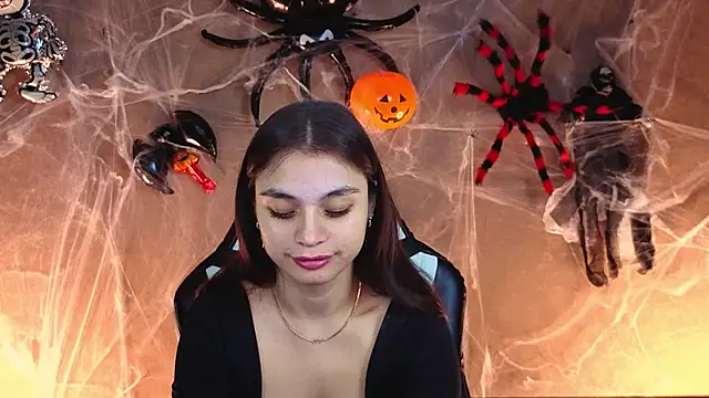 Snapshot of Leila_Hefner chatting on 23, 10, 2025 Leila Hefner online show from 23, 10, 2025