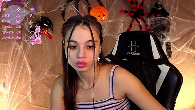 Snapshot of Leila_Hefner chatting on 4, 11, 2025 Leila Hefner online show from 4, 11, 2025