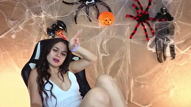 Snapshot of Leila_Hefner chatting on 5, 11, 2025 Leila Hefner online show from 5, 11, 2025