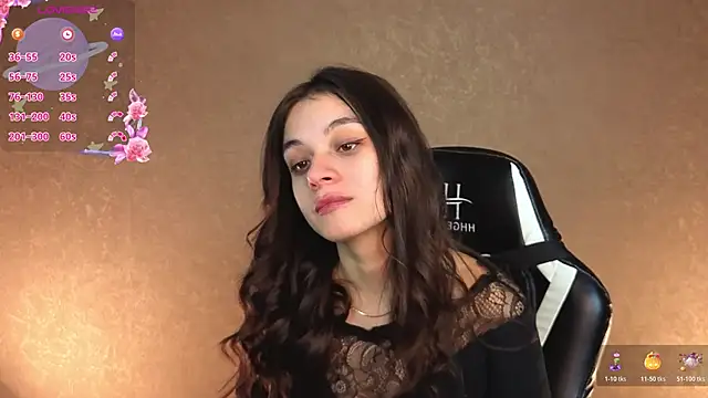 Snapshot of Leila_Hefner chatting on 6, 11, 2025 Leila Hefner online show from 6, 11, 2025