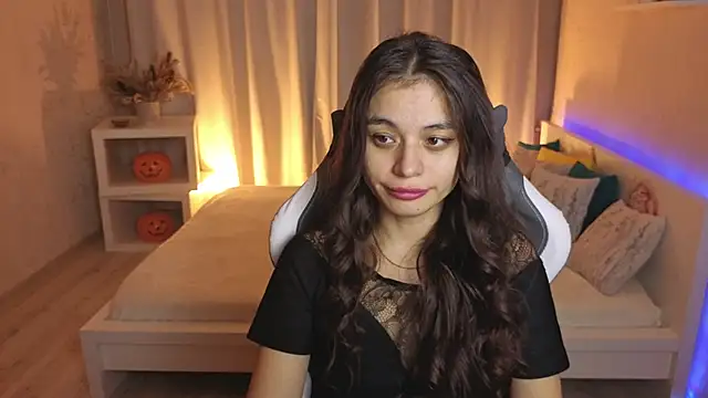 Snapshot of Leila_Hefner chatting on 7, 11, 2025 Leila Hefner online show from 7, 11, 2025