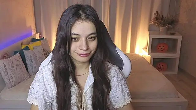 Snapshot of Leila_Hefner chatting on 14, 11, 2025 Leila Hefner online show from 14, 11, 2025