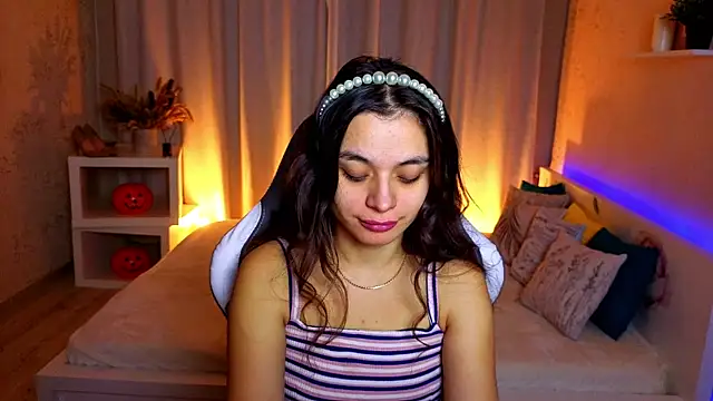 Snapshot of Leila_Hefner chatting on 20, 11, 2025 Leila Hefner online show from 20, 11, 2025