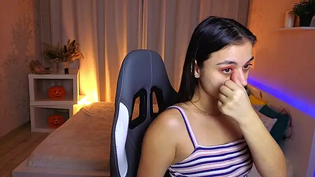 Snapshot of Leila_Hefner chatting on 21, 11, 2025 Leila Hefner online show from 21, 11, 2025