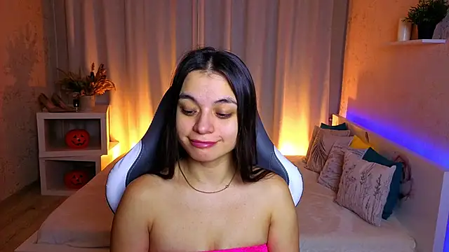 Snapshot of Leila_Hefner chatting on 28, 11, 2025 Leila Hefner online show from 28, 11, 2025