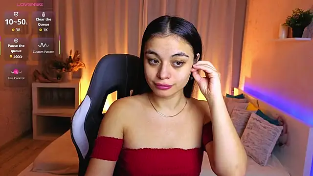 Snapshot of Leila_Hefner chatting on 2, 12, 2025 Leila Hefner online show from 2, 12, 2025