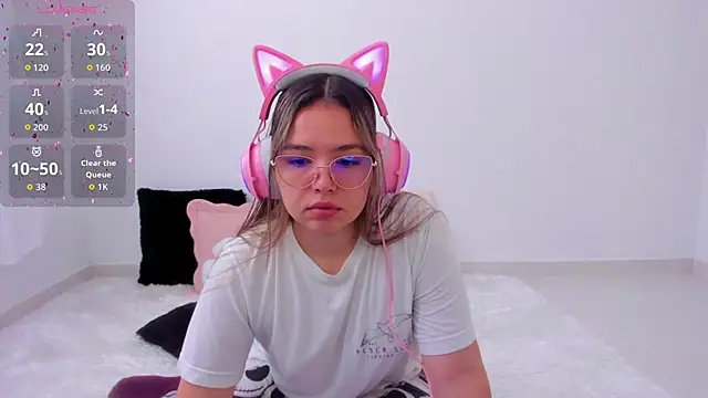 Snapshot of Alana_Banana_ chatting on 4, 11, 2025 Alana Banana online show from 4, 11, 2025