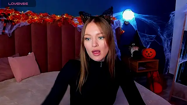 EvelynPoole online show from 24, 10, 2025