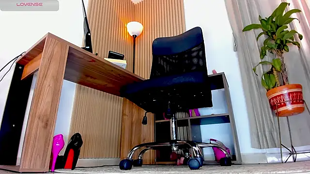 Snapshot of Anastacia_lestrange chatting on 5, 11, 2025 Anastacia lestrange online show from 5, 11, 2025