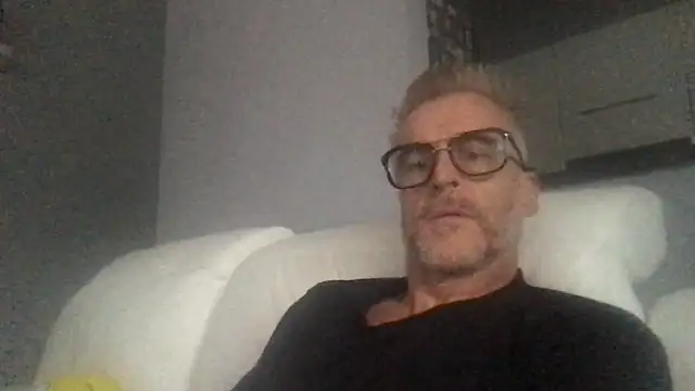 Snapshot of Axl_hot chatting on 23, 9, 2025 Axl hot online show from 23, 9, 2025