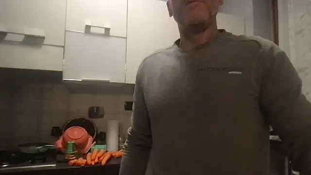 Snapshot of Axl_hot chatting on 21, 11, 2025 Axl hot online show from 21, 11, 2025