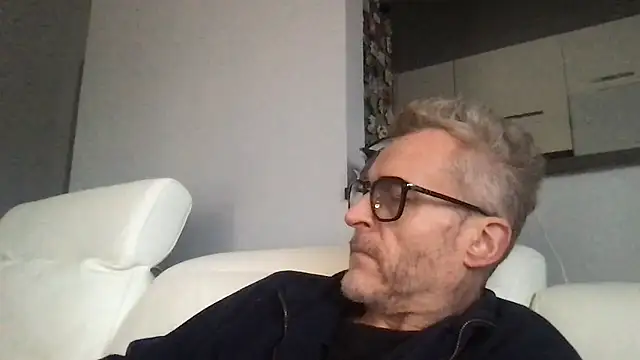 Snapshot of Axl_hot chatting on 10, 1, 2026 Axl hot online show from 10, 1, 2026