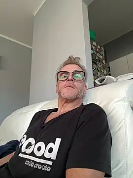 Axl hot online show from 19, 2, 2026