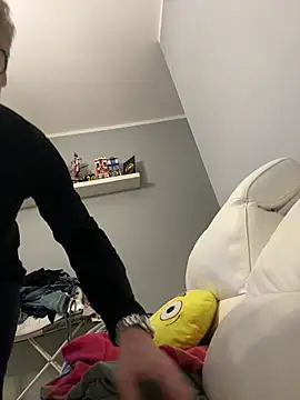 Axl hot online show from 25, 2, 2026