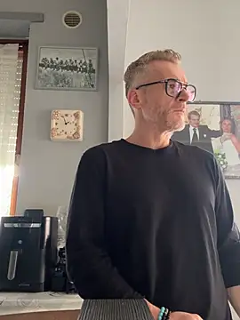 Axl hot online show from 6, 3, 2026