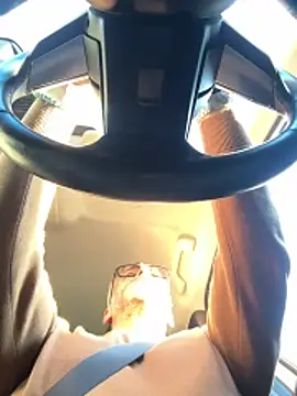 Axl hot online show from 27, 3, 2026