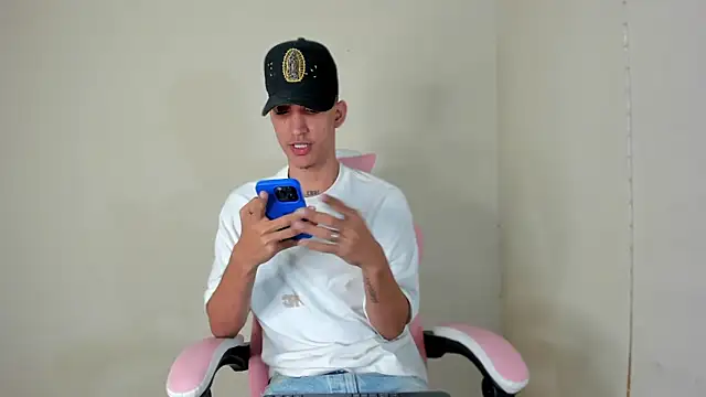 Snapshot of Richard27_ chatting on 30, 9, 2025 Richard27 online show from 30, 9, 2025