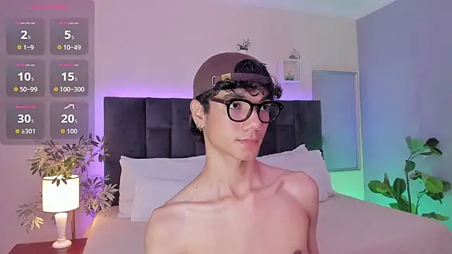 Snapshot of Phillicious__ chatting on 19, 12, 2025 Phillicious online show from 19, 12, 2025