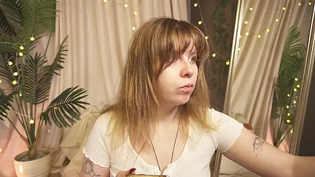 Snapshot of Sense_Of_Rosemary chatting on 26, 10, 2025 Sense Of Rosemary online show from 26, 10, 2025