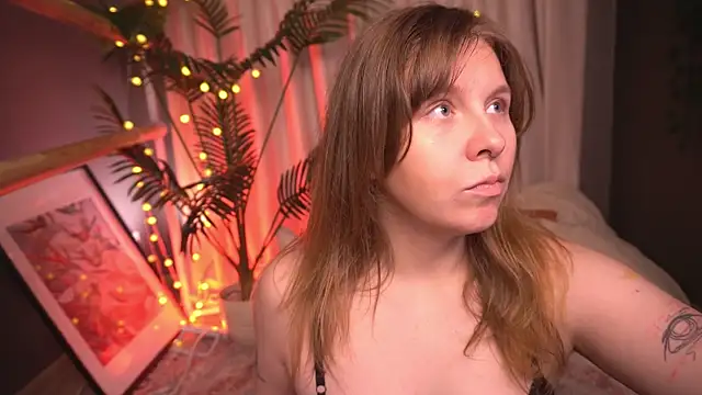 Snapshot of Sense_Of_Rosemary chatting on 18, 11, 2025 Sense Of Rosemary online show from 18, 11, 2025