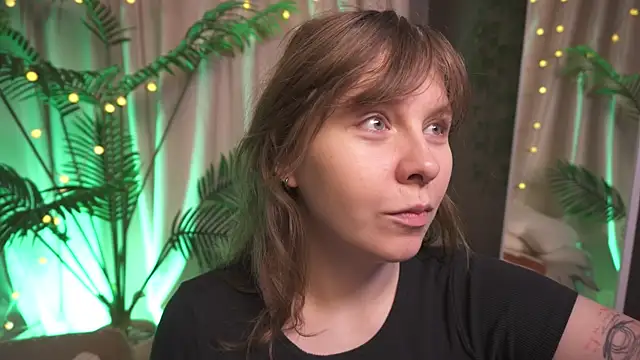 Snapshot of Sense_Of_Rosemary chatting on 20, 12, 2025 Sense Of Rosemary online show from 20, 12, 2025