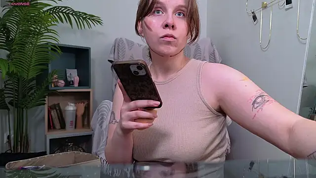 Snapshot of Sense_Of_Rosemary chatting on 28, 6, 2026 Sense Of Rosemary online show from 28, 6, 2026