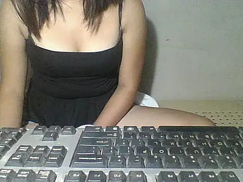 Skinny PinayGirljust18 online show from 18, 4, 2026