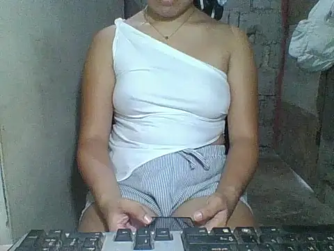 Skinny PinayGirljust18 online show from 18, 6, 2026