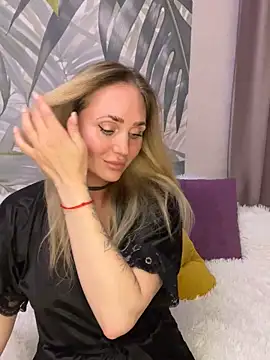 Snapshot of Affectionate_lady chatting on 4, 10, 2025 Affectionate lady online show from 4, 10, 2025