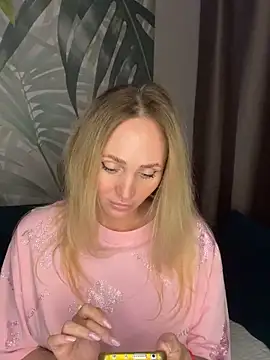 Snapshot of Affectionate_lady chatting on 16, 10, 2025 Affectionate lady online show from 16, 10, 2025