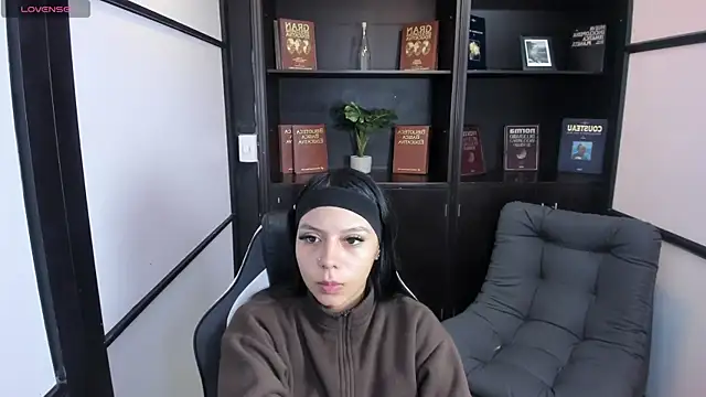 Snapshot of IvonnePrince_ chatting on 4, 10, 2025 IvonnePrince online show from 4, 10, 2025
