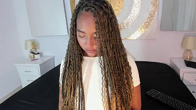 Snapshot of Michelle_Lewis_ chatting on 13, 4, 2026 Michelle Lewis online show from 13, 4, 2026