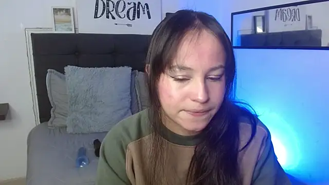 Snapshot of Eymmy_24 chatting on 16, 9, 2025 Eymmy 24 online show from 16, 9, 2025