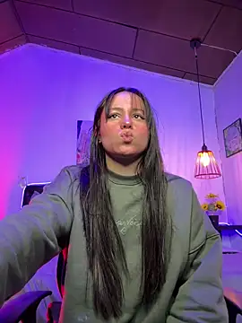 Snapshot of Eymmy_24 chatting on 27, 9, 2025 Eymmy 24 online show from 27, 9, 2025