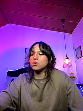 Snapshot of Eymmy_24 chatting on 12, 10, 2025 Eymmy 24 online show from 12, 10, 2025